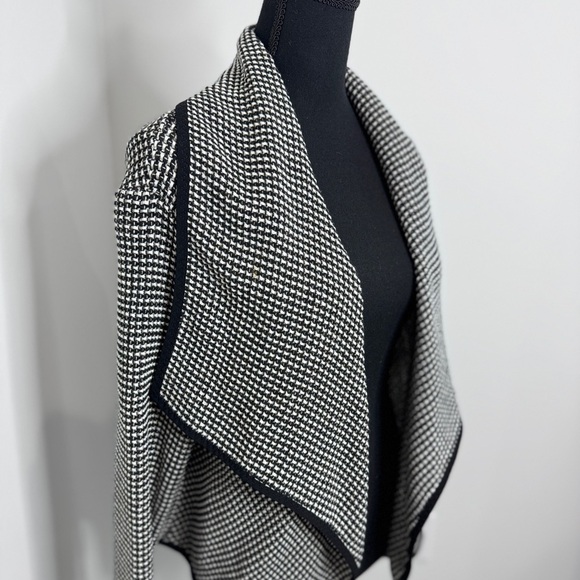 Hugo Boss Wool Blend Black and White Long Sleeve Cardigan (sz 4) - Picture 3 of 9